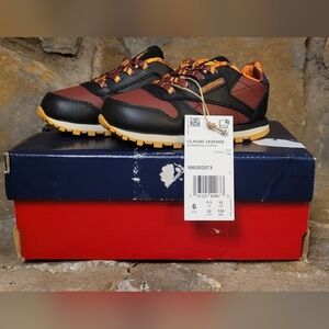 NWT Gryffindor Harry Potter Reebok Kids Sneakers